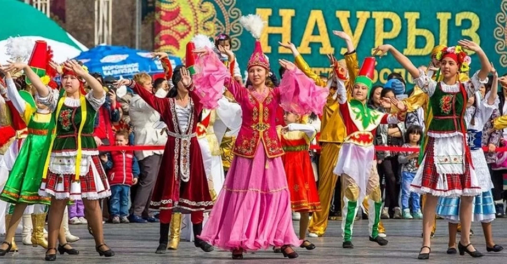 Фото на наурыз. Наурыз в Казахстане. Казахстанский праздник Наурыз. С праздником Наурыз. Празднование Наурыза в Казахстане.