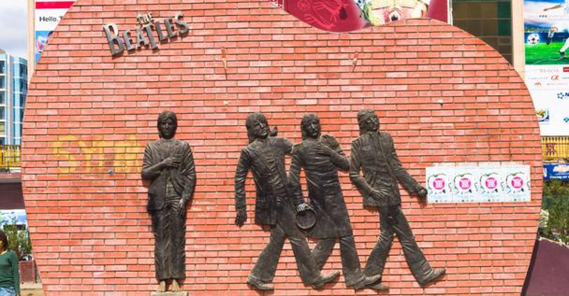 THE BEATLES MONUMENT