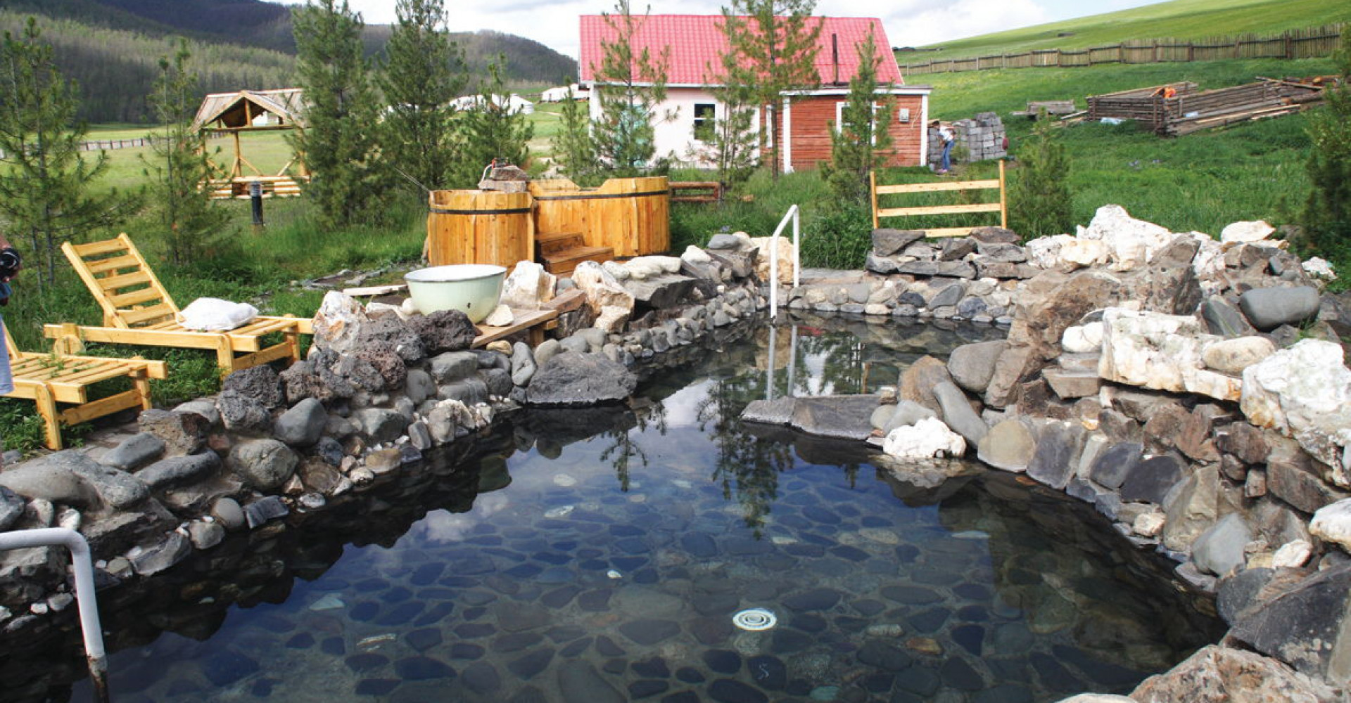 Tsenkher hot springs